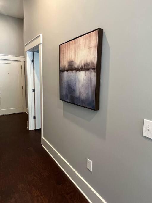 In Plaza Midwood- Fast Wifi-king Bed *