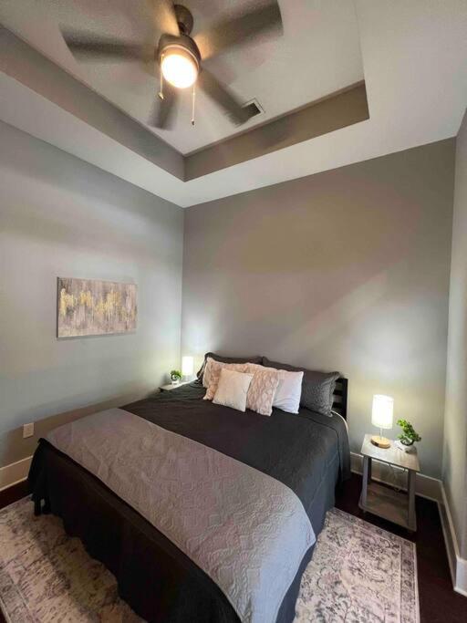 In Plaza Midwood- Fast Wifi-king Bed